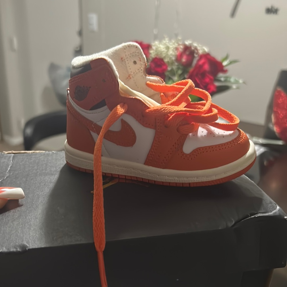 Only worn once. Never walked in